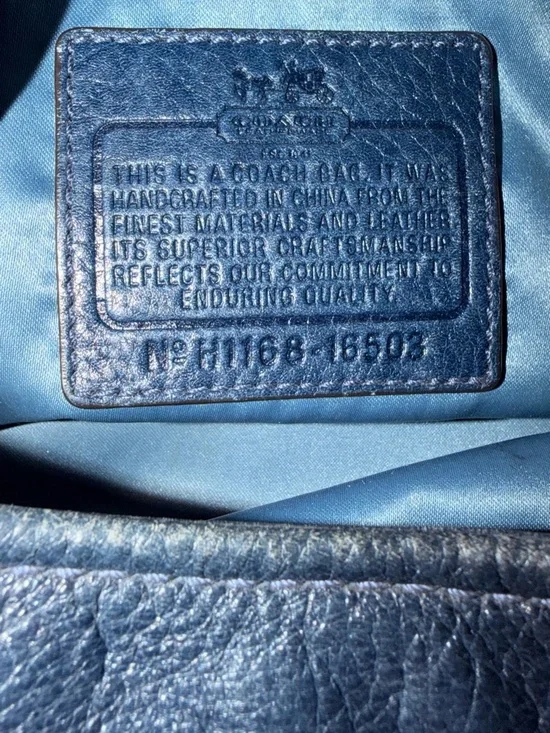 EUC Coach Vintage Navy Leather Shoulder Bag with Gold Hardware & 3 Compartments - Picture 9 of 9